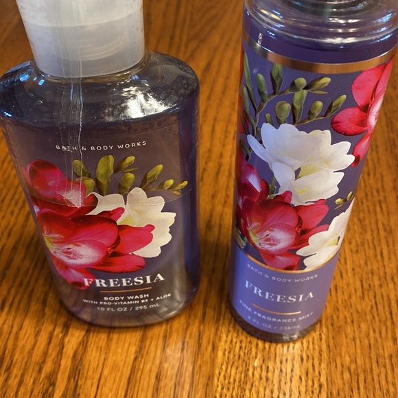 NWT Bath & Body Works Freesia Set - Picture 13 of 14